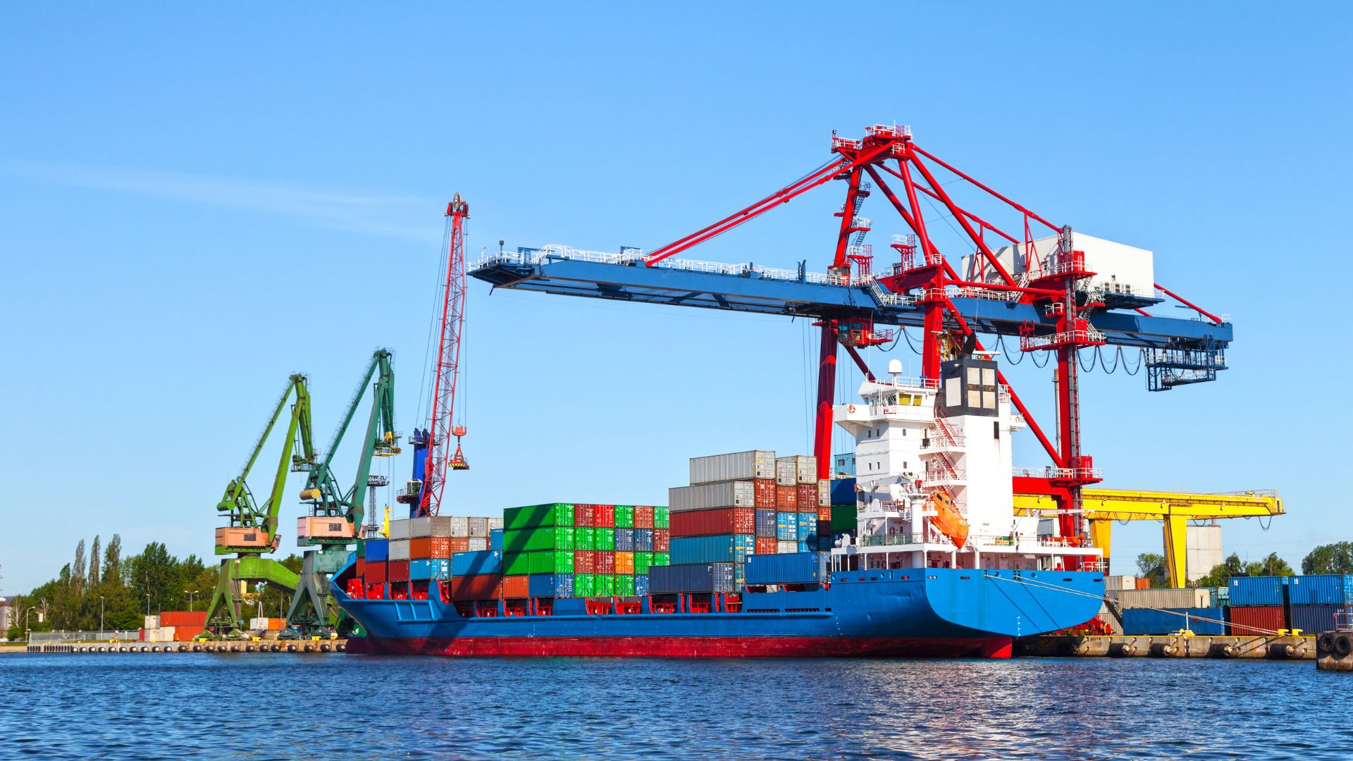 Hạ tầng Logistics Việt Nam 2025: Cuộc đua cảng biển nước sâu và cao tốc