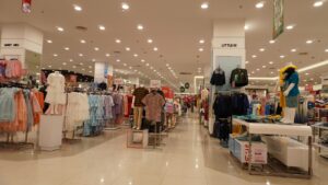 Cổ phiếu ngành bán lẻ 2026: Cơ hội "thanh lọc" thị trường và những rủi ro cần cẩn trọng